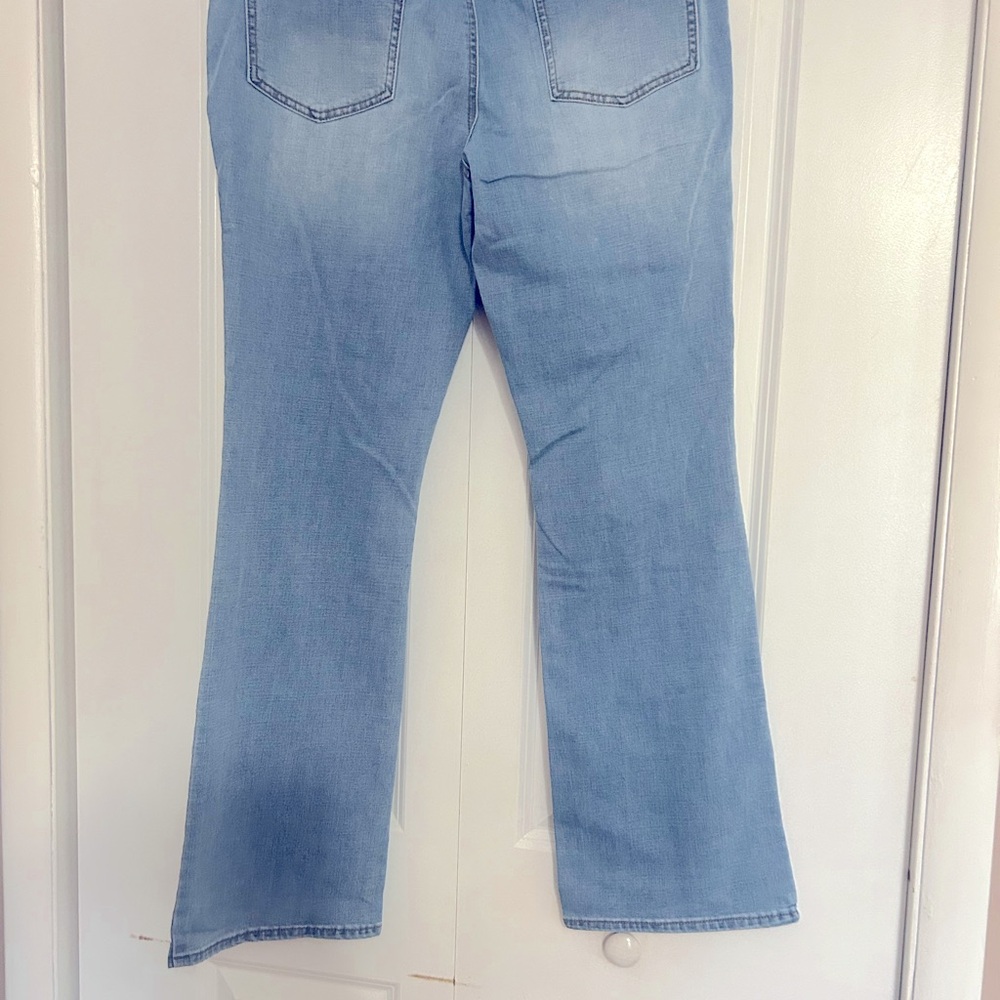 NWT SO size 17/33W low rise slim bootcut jeans.